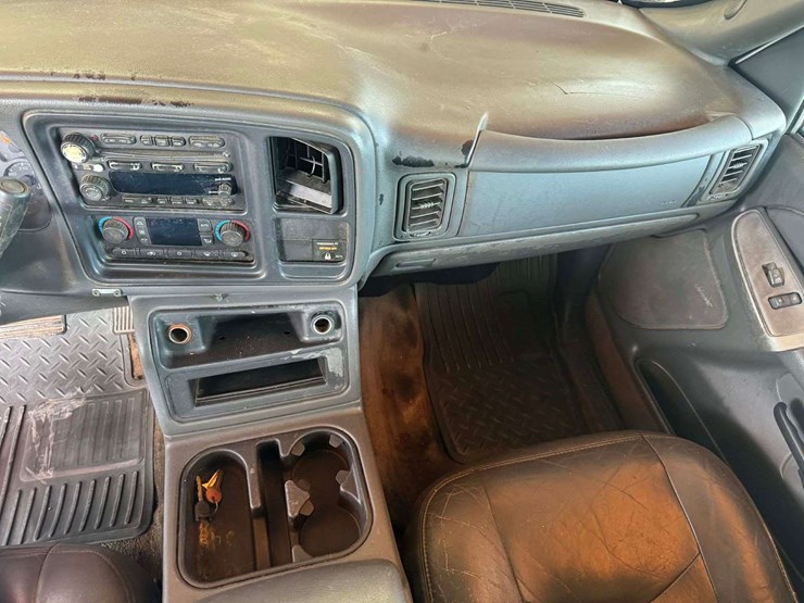 2004-chevrolet-1500-image-14