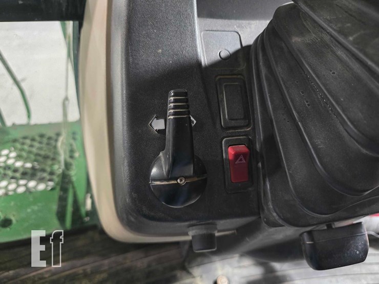 2011-john-deere-4630-image-13