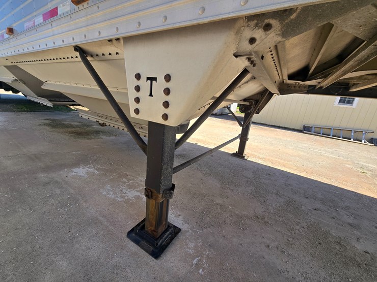 2010-timpte-hopper-bottom-image-24