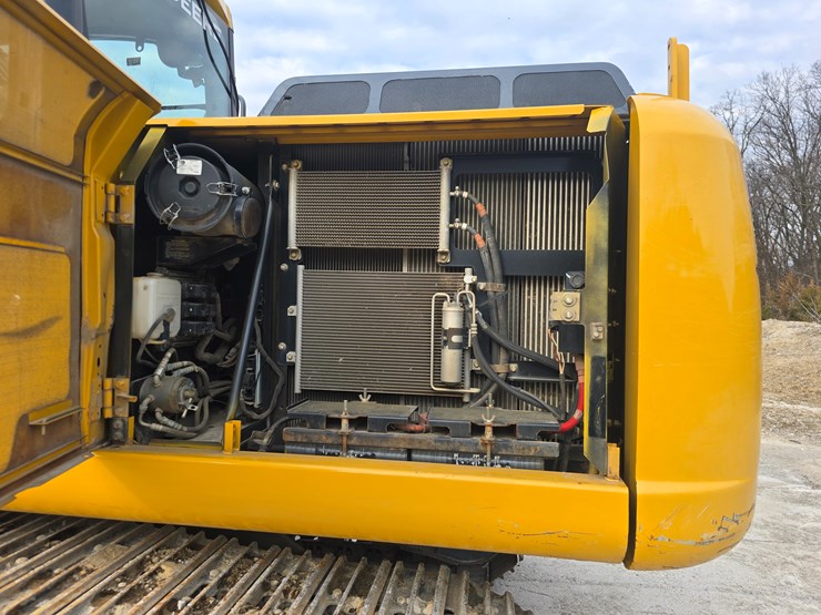 2013-deere-160g-lc-image-52