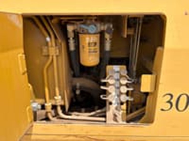 2006-caterpillar-d3g-image-5