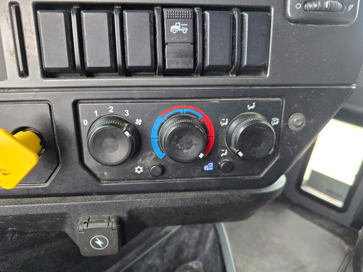 #22610-•-2019-mack-anthem-sleeper-truck-image-49