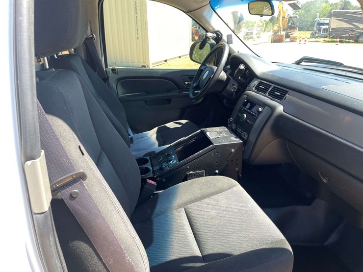 2011-chevrolet-tahoe-image-18