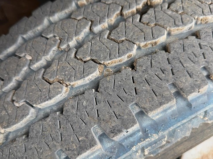 2019-chevrolet-3500-image-18