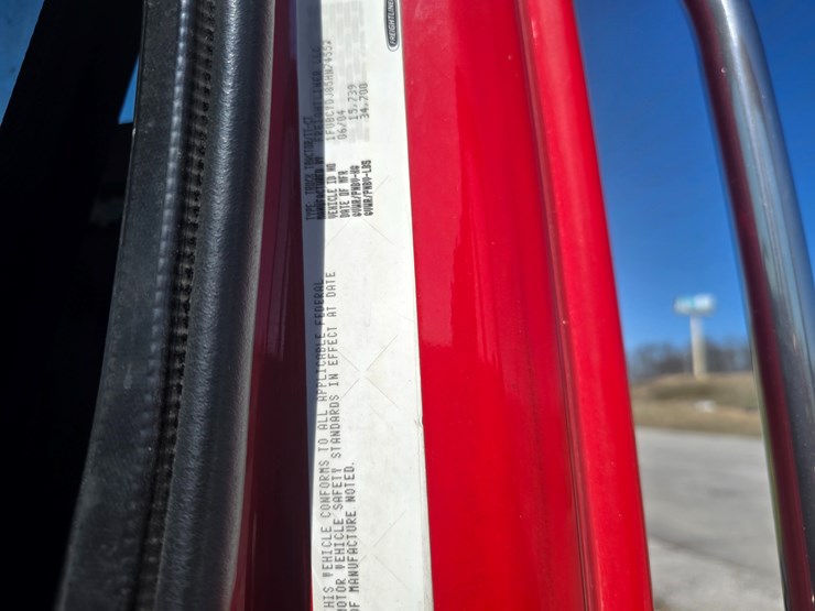 2005-freightliner-m2-106-image-38