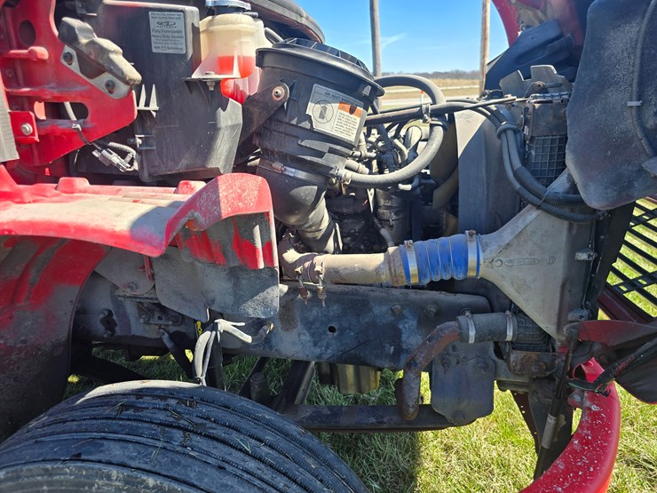 2005-freightliner-m2-106-image-30