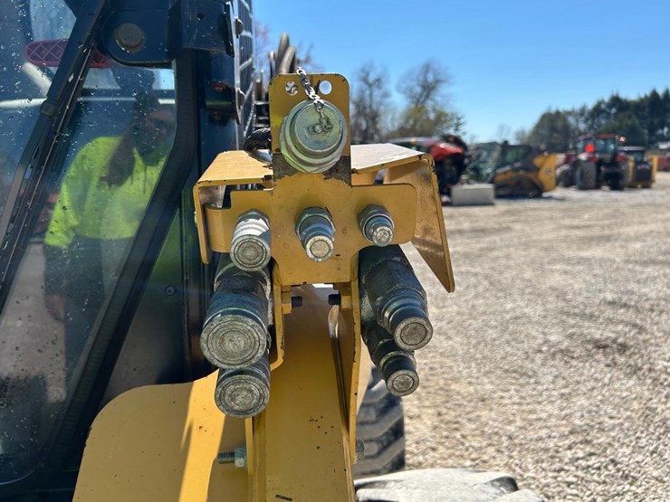 caterpillar-246c-image-11