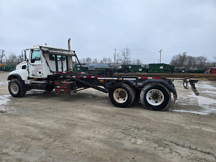 #22590-•-2007-mack-cv713-granite-roll-off-truck-image-7