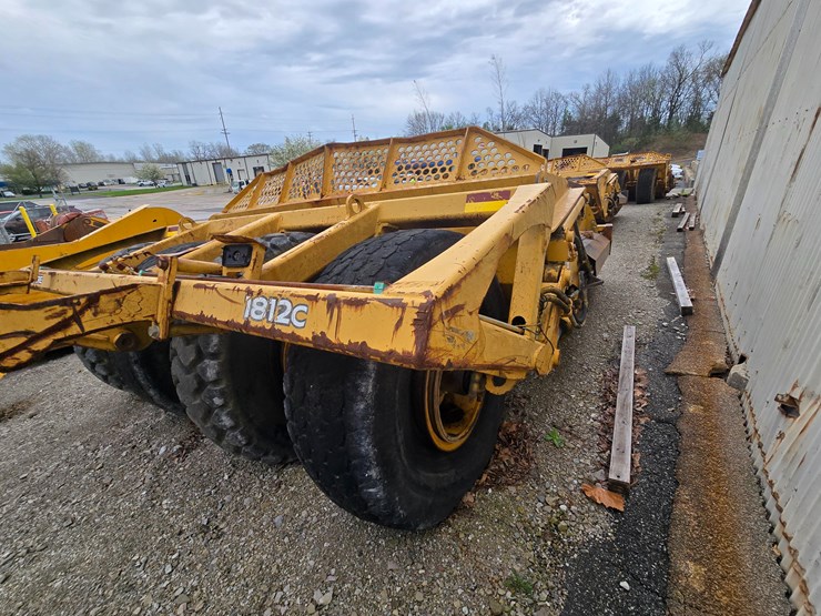 2006-deere-1812c-image-10