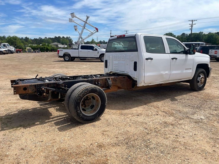 2015-chevrolet-silverado-3500-image-3