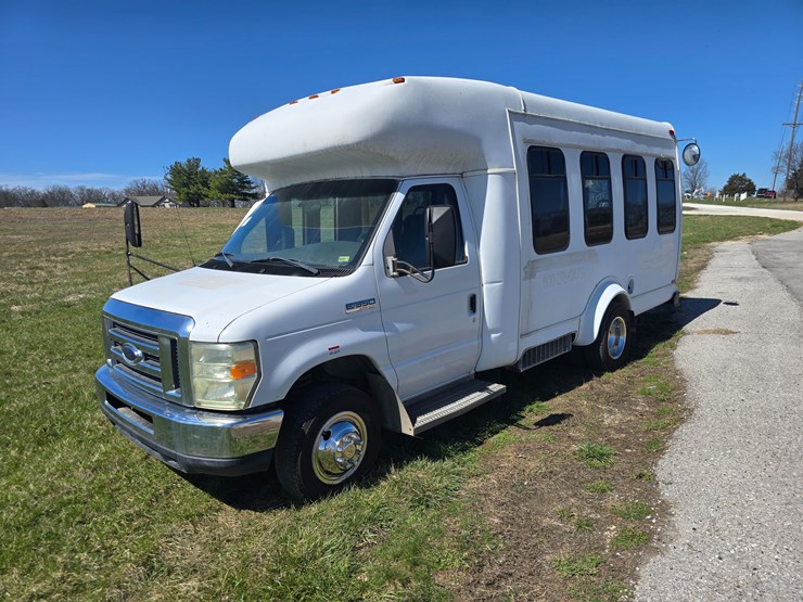 #22618-•-2008-ford-econoline-van-image-2