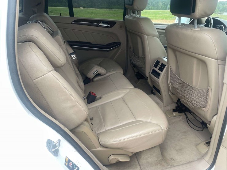 2014-mercedes-benz-gl450-image-16