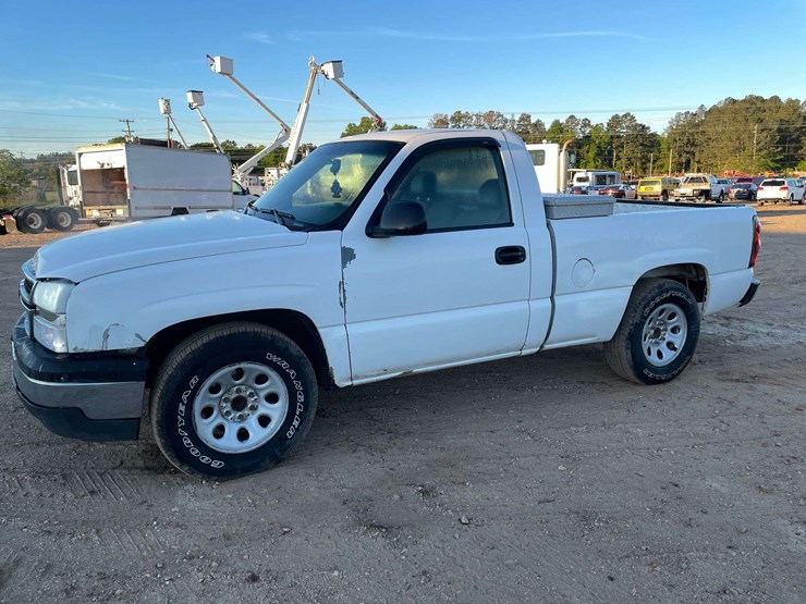 2005-chevrolet-silverado-1500-image-1