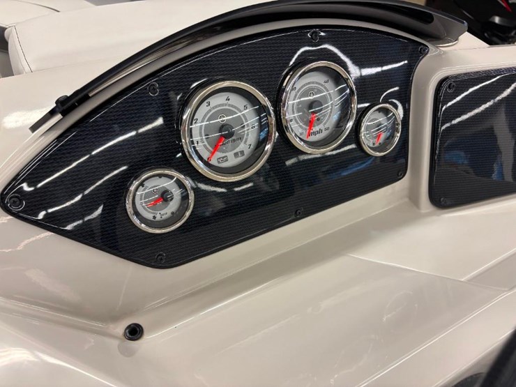 2025-g3-suncatcher-select-18c-pontoon-image-23