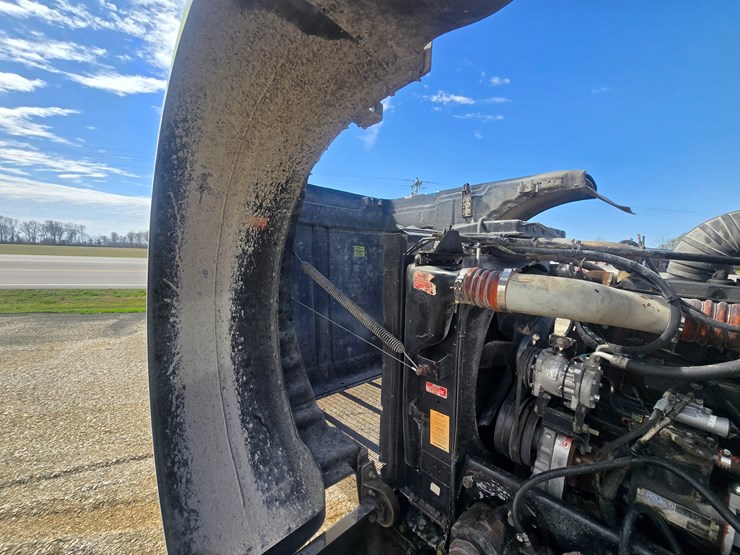 1996-peterbilt-377-image-44