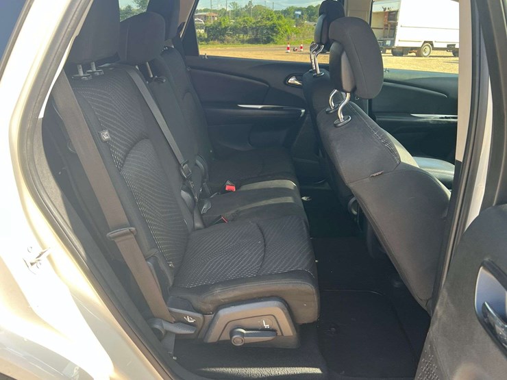 2016-dodge-journey-image-17