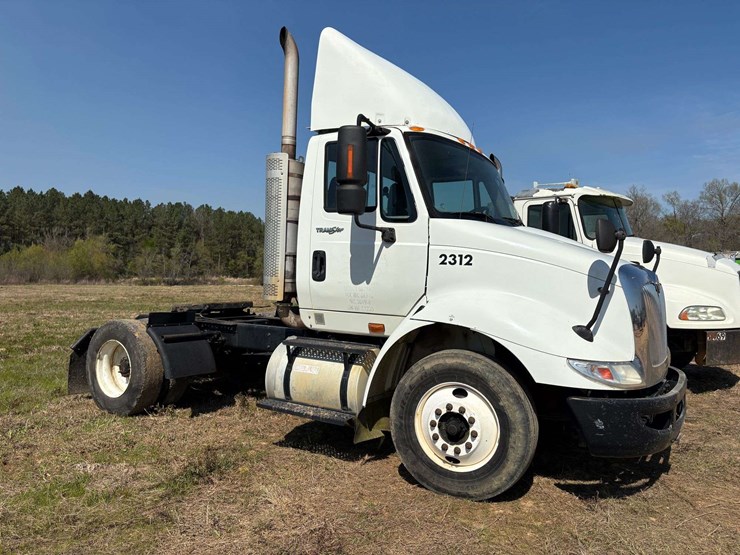 2010-international-8600-image-4