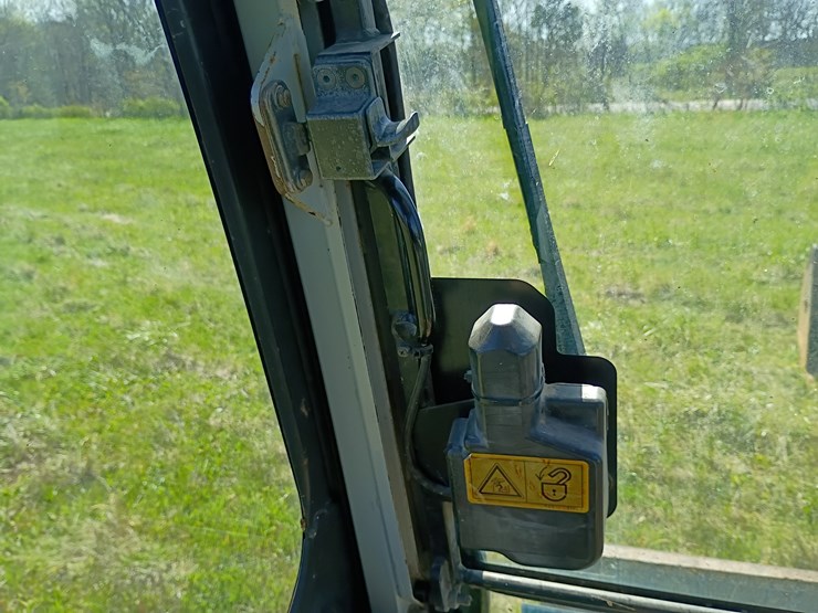 2011-takeuchi-tb285-image-37