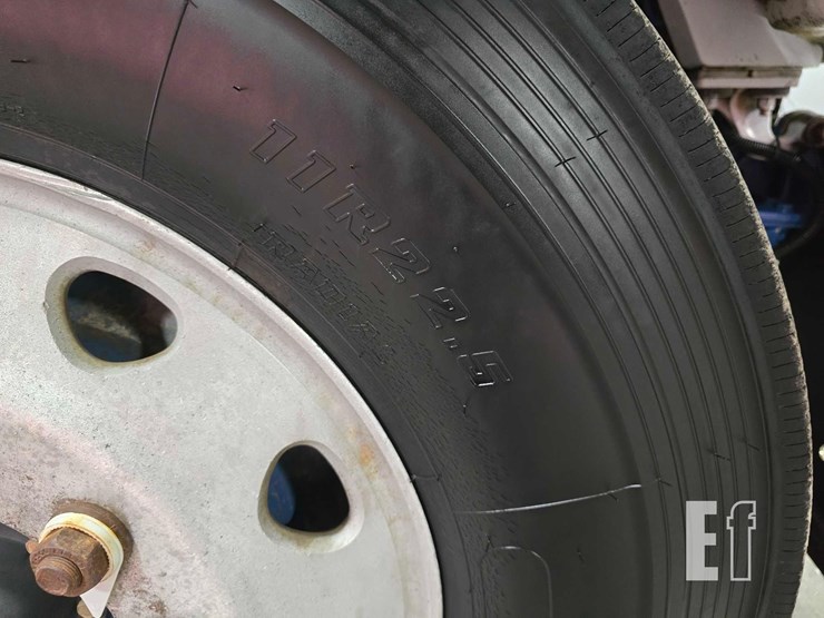 2009-peterbilt-367-image-27