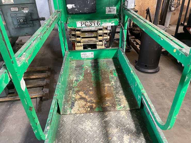 #1465-•-14'-scissor-lift-(e)-image-9