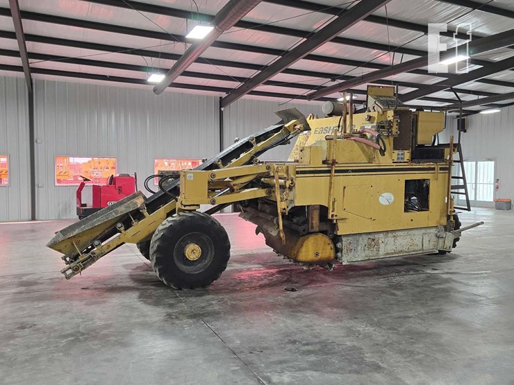 easi-pour compact curb-&-gutter-paver-image-1