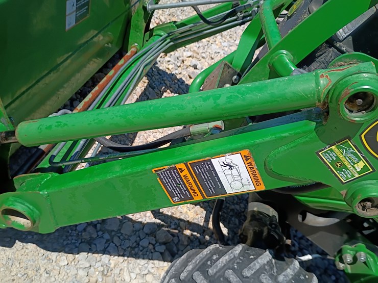 2013-john-deere-1025r-image-49