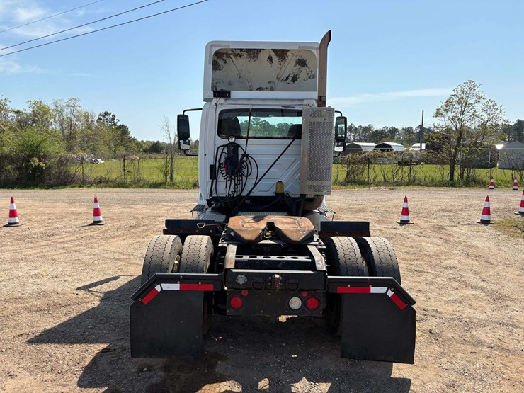 2010-international-8600-image-3