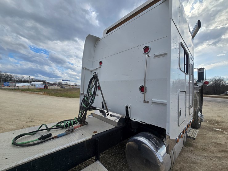 2000-peterbilt-379-image-95