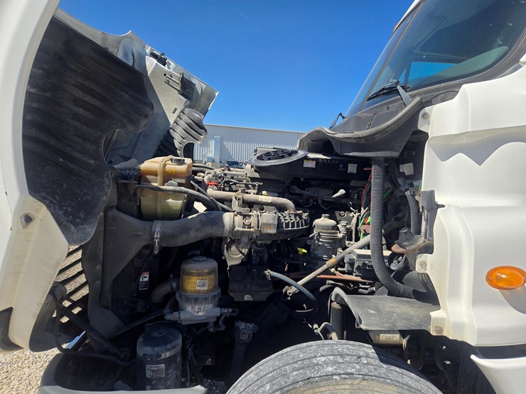 2014-freightliner-cascadia-125-image-30