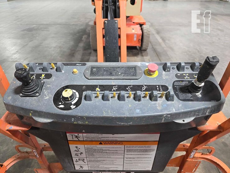 2015-jlg-e400ajpn-image-10