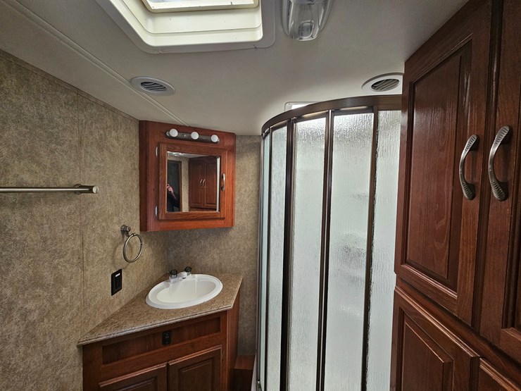 #22198-•-2007-georgie-boy-landau-motorhome-image-69