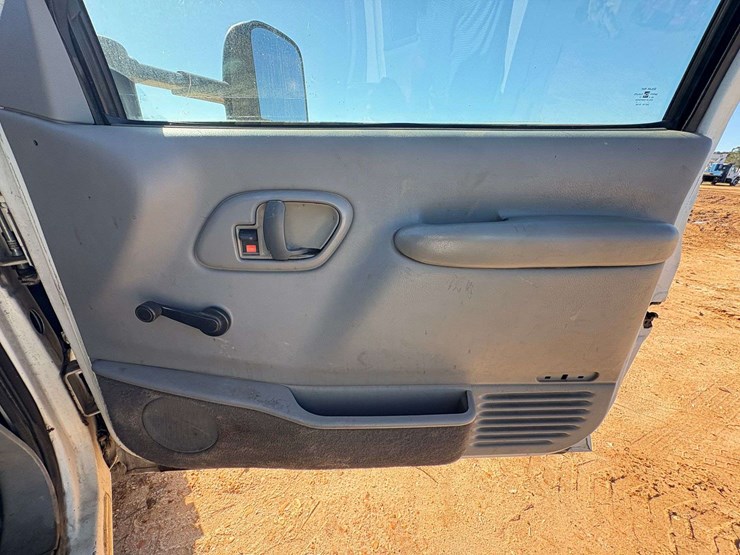 1999-chevrolet-silverado-3500-image-17