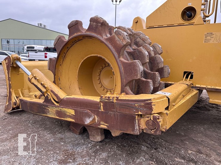 2015-caterpillar-815f-2-image-30