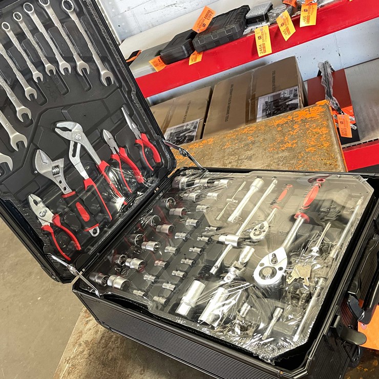 #2453 • New 899 Pieces Professional Tool Set In Metal Rolling Tool Case (CW)