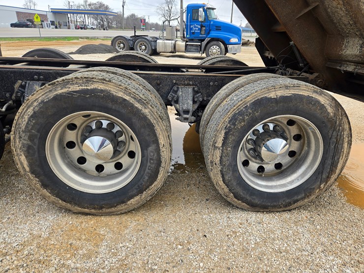 2014-kenworth-t660-image-100