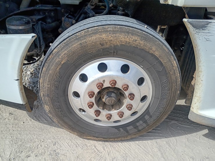 2009-freightliner-cascadia-125-image-125