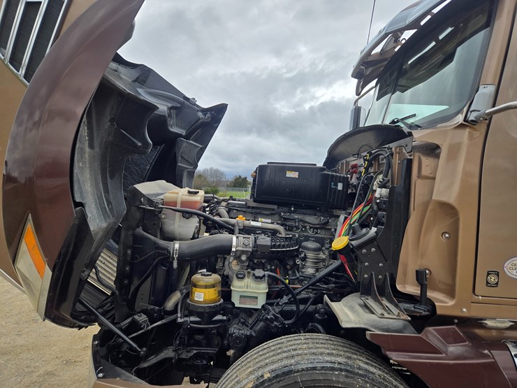 2017-western-star-5700xe-image-34