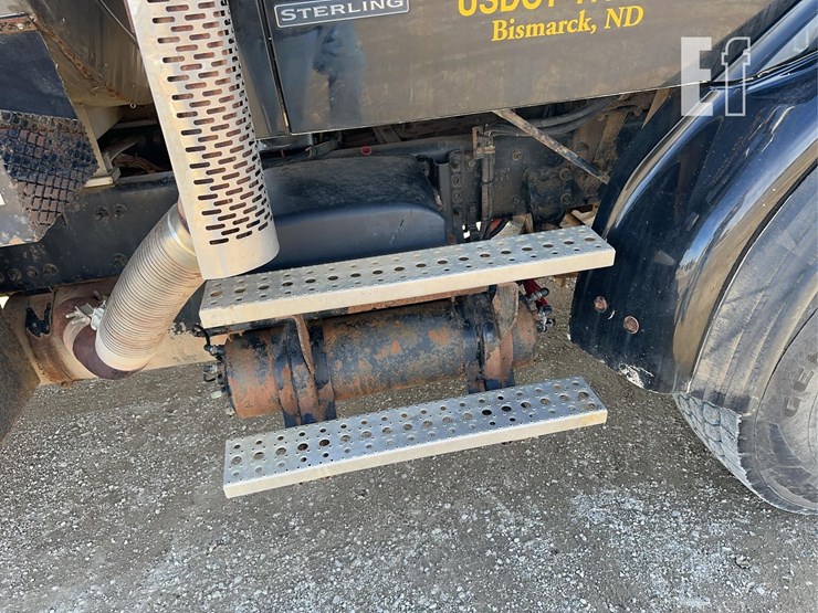 2005-sterling-lt9500-image-21