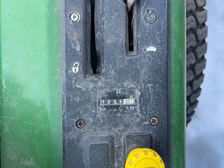 john-deere-525-image-17