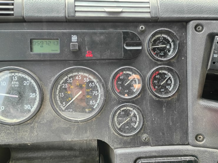 2009-freightliner-cascadia-125-image-63