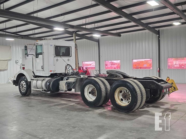 2012-kenworth-t800-image-4