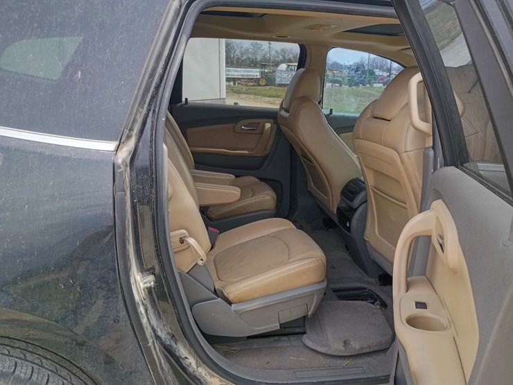 2011-chevrolet-traverse-image-52