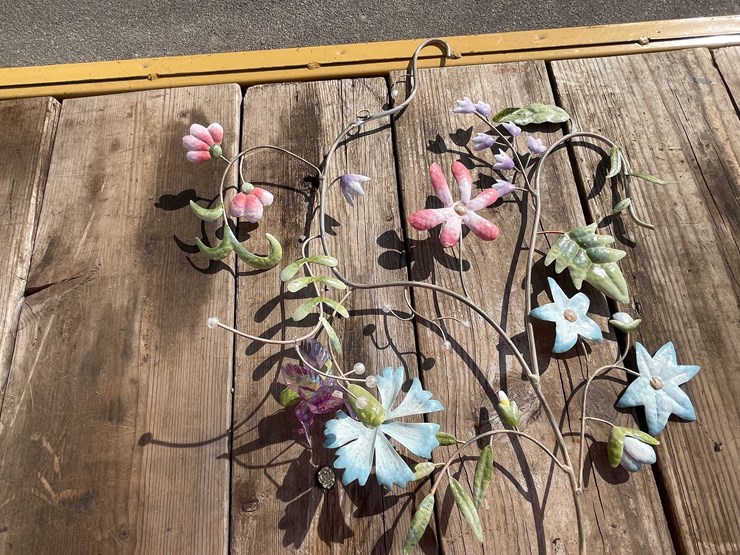 #7026-•-(8)-pieces-yard-art-decorations-(o4)-image-19