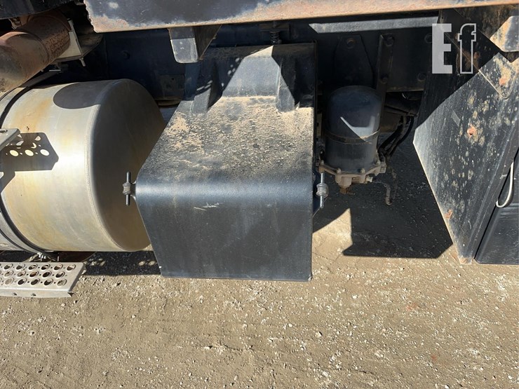 1999-kenworth-t800-image-33