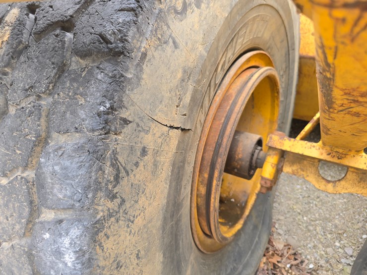 2006-deere-1812c-image-41