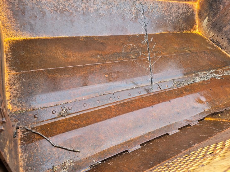 2006-deere-1812c-image-25