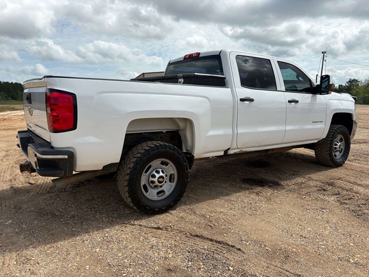 2019-chevrolet-2500-image-3