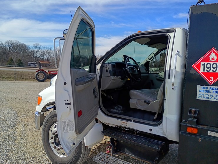 2005-ford-f750-image-35