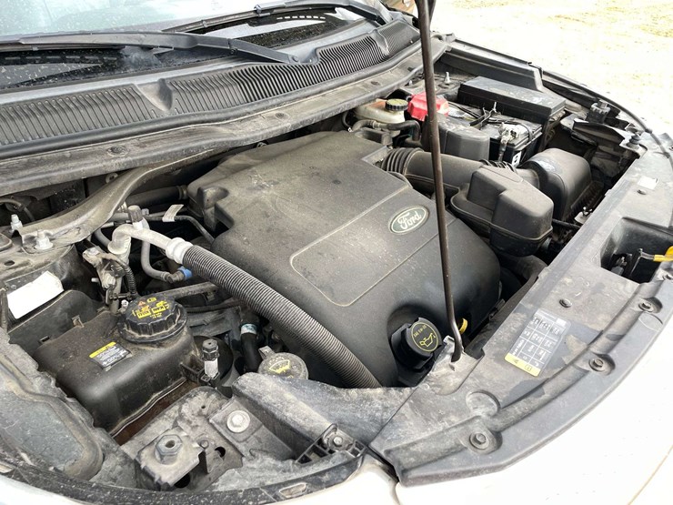 2015-ford-explorer-xlt-image-8