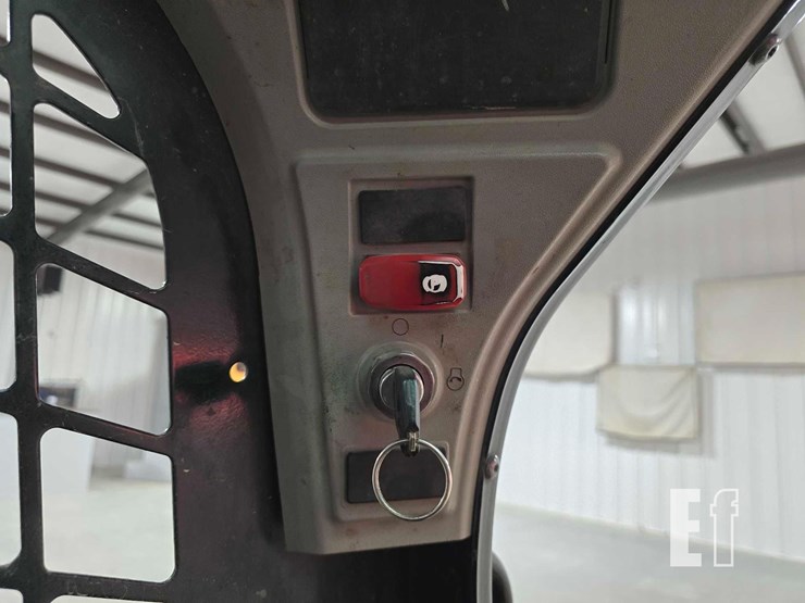 caterpillar-262d3-image-17